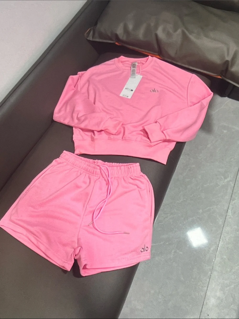 ALO Yoga Pink Cropped Sweatshirt & Drawstring Shorts Set Size M - Picture 1 of 11